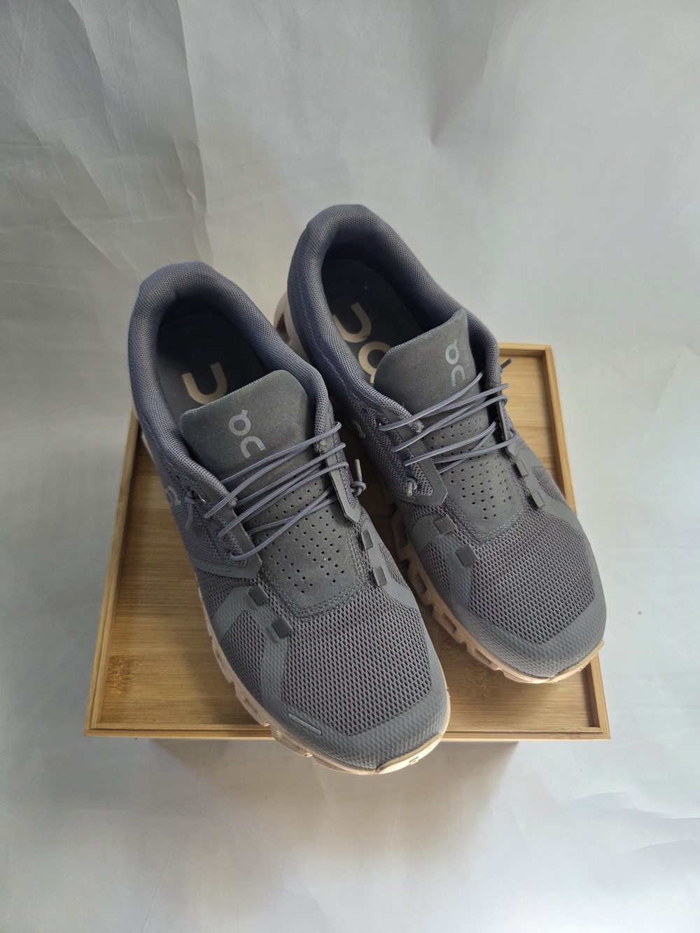 On Running Cloud Women’s Running Shoes in Gray Size 9